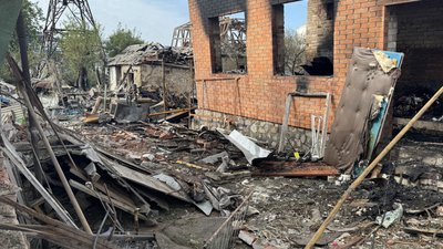 «Рятувальники побачили – рука стирчить»: що розповіли місцеві про ракетний обстріл Кременчука «Рятувальники побачили – рука стирчить»: що розповіли місцеві про ракетний обстріл Кременчука