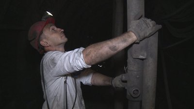 Попри блекаути, атаки РФ та нестачу кадрів. Як працює одна з шахт на Дніпропетровщині Попри блекаути, атаки РФ та нестачу кадрів. Як працює одна з шахт на Дніпропетровщині