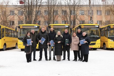 8 інклюзивних шкільних автобусів передали п’яти громадам на Вінниччині 8 інклюзивних шкільних автобусів передали п’яти громадам на Вінниччині
