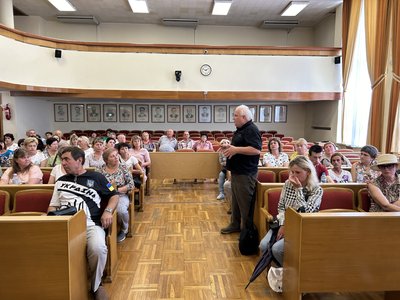 Жителі Кременчука проти об’єднання лікарень "Придніпровська" та першої міської Жителі Кременчука проти об’єднання лікарень "Придніпровська" та першої міської