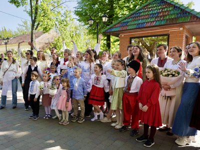 У Полтаві провели благодійний захід "Свято Весни" із традиційними піснями та іграми