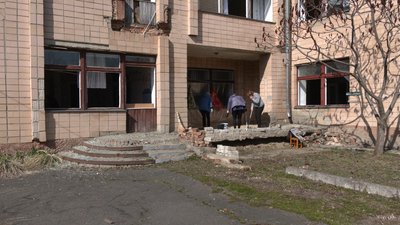 Сховалась від "шахедів" у шафі, будинок підстрибував: очевидці про атаку РФ на підприємство в Новгороді-Сіверському Сховалась від "шахедів" у шафі, будинок підстрибував: очевидці про атаку РФ на підприємство в Новгороді-Сіверському
