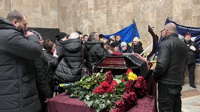 У Харкові попрощалися з поліцейським Денисом Котлярем, загиблим на Донеччині У Харкові попрощалися з поліцейським Денисом Котлярем, загиблим на Донеччині