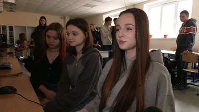 Симулятор FPV-дрона і стрільба з інтерактивного гранатомета: як у Чернігові проходять уроки "Захисту України" Симулятор FPV-дрона і стрільба з інтерактивного гранатомета: як у Чернігові проходять уроки "Захисту України"