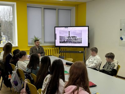 Відео набирають сотні тисяч переглядів: вчителює у школі і веде TikTok Відео набирають сотні тисяч переглядів: вчителює у школі і веде TikTok