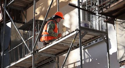 В Одесі розпочалось відновлення будинку, пошкодженого під час атак РФ В Одесі розпочалось відновлення будинку, пошкодженого під час атак РФ