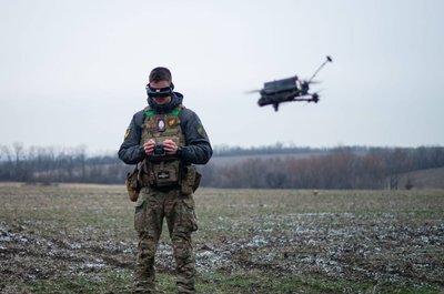 «Там ти у футбол грав, там ти в кіно ходив»: оператор FPV «Зоря» про вильоти над рідною Луганщиною «Там ти у футбол грав, там ти в кіно ходив»: оператор FPV «Зоря» про вильоти над рідною Луганщиною