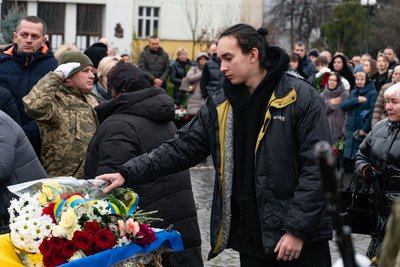 В Ужгороді попрощалися з полеглим вчителем та захисником Василем Габрусем В Ужгороді попрощалися з полеглим вчителем та захисником Василем Габрусем