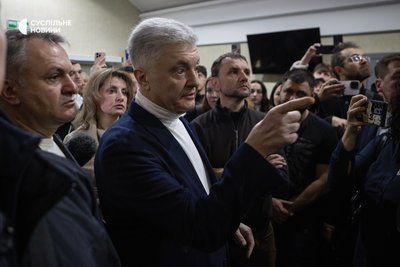 Пʼятий президент України та лідер партії "Європейська Солідарність" Петро Порошенко (в центрі) під час судового засідання в Касаційному суді у Києві, 30 січня 2026 року Пʼятий президент України та лідер партії "Європейська Солідарність" Петро Порошенко (в центрі) під час судового засідання в Касаційному суді у Києві, 30 січня 2026 року