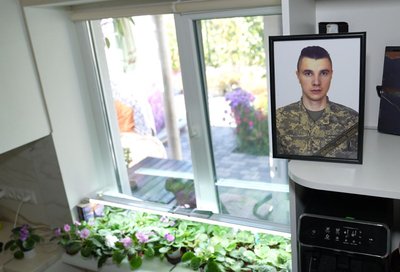 Фіалка за донат: черкащанка продає квіти задля підтримки ЗСУ Фіалка за донат: черкащанка продає квіти задля підтримки ЗСУ
