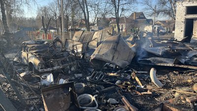 Наслідки удару "Іскандер-М" по Київському району Харкова Наслідки удару "Іскандер-М" по Київському району Харкова