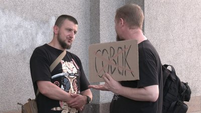 Вдруге за день рівняни вийшли на акцію проти відставки Михайла Федорова з посади міністра оборони Вдруге за день рівняни вийшли на акцію проти відставки Михайла Федорова з посади міністра оборони