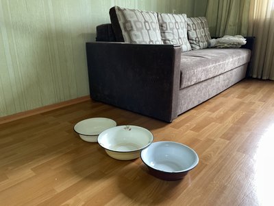 У Полтаві затоплює дощами багатоповерхівку через діру в дахові після влучання шахеда У Полтаві затоплює дощами багатоповерхівку через діру в дахові після влучання шахеда