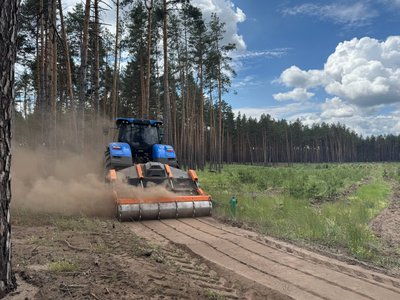 Пожежі через обстріли: як лісівники на Черкащині працюють у пожежонебезпечний період Пожежі через обстріли: як лісівники на Черкащині працюють у пожежонебезпечний період