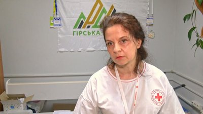 Наталя Лещова розповіла, лікарі мобільної бригади Товариства Червоного Хреста України проводять у хабі безкоштовно огляд пацієнтів двічі на місяць Наталя Лещова розповіла, лікарі мобільної бригади Товариства Червоного Хреста України проводять у хабі безкоштовно огляд пацієнтів двічі на місяць
