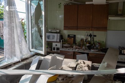 84-річного чоловіка діставали з-під завалів: РФ ударила по Одещині вдень 31 липня 84-річного чоловіка діставали з-під завалів: РФ ударила по Одещині вдень 31 липня