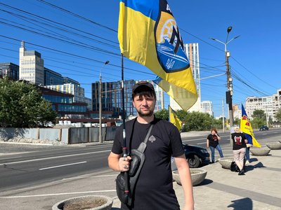 "Мовчання — вбиває". У Дніпрі відбувся автопробіг на підтримку військовополонених "Мовчання — вбиває". У Дніпрі відбувся автопробіг на підтримку військовополонених