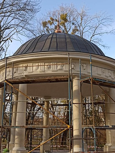 Фрагмент відновленої ротонди Фрагмент відновленої ротонди