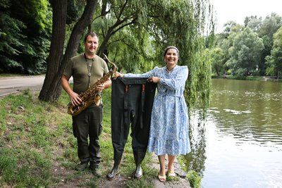 "Щоб люди знали, що життя продовжується навіть там". Фотографка з волонтером розповідають історію Херсона "Щоб люди знали, що життя продовжується навіть там". Фотографка з волонтером розповідають історію Херсона