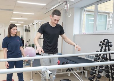 Понад 14 операцій, ампутація ноги. У реабілітаційному центрі Дніпра військовий з Полтавщини готується до протезування Понад 14 операцій, ампутація ноги. У реабілітаційному центрі Дніпра військовий з Полтавщини готується до протезування