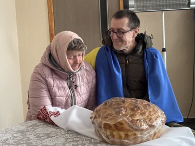 Зустріч звільненого з російського полону захисника Юрія Дмитрієва у селі Русава Ямпільська територіальної громади, що на Вінниччині Зустріч звільненого з російського полону захисника Юрія Дмитрієва у селі Русава Ямпільська територіальної громади, що на Вінниччині