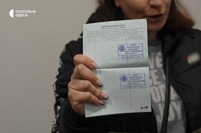 Двоє кошенят загинули: в Одесі вилучили тварин із котокафе після скандалу з "орендою" котів Двоє кошенят загинули: в Одесі вилучили тварин із котокафе після скандалу з "орендою" котів