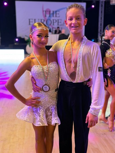 Дніпряни стали призерами чемпіонатів світу та Європи зі спортивних і бальних танців Дніпряни стали призерами чемпіонатів світу та Європи зі спортивних і бальних танців