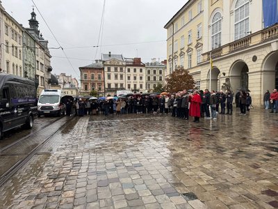 Міська церемонія прощання на площі Ринок