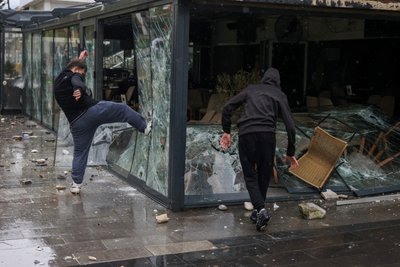 У Македонії тисячні людей вийшли на протест через пожежу в нічному клубі У Македонії тисячні людей вийшли на протест через пожежу в нічному клубі