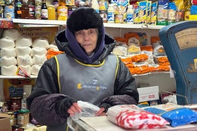 "Зігрівають усмішки покупців". Як працює ринок у Дрогобичі на Львівщині під час сильних морозів "Зігрівають усмішки покупців". Як працює ринок у Дрогобичі на Львівщині під час сильних морозів