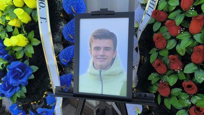 У Кривому Розі прощаються з 21-річним Кирилом Сизовим, який був поранений через ракетний удар 4 квітня