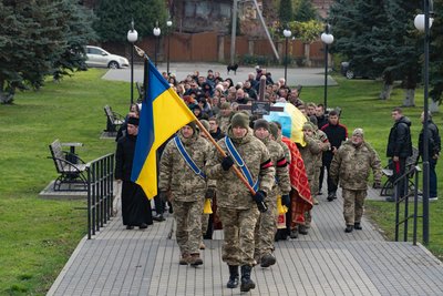 В Ужгороді попрощалися із полеглим захисником Олегом Копчею В Ужгороді попрощалися із полеглим захисником Олегом Копчею