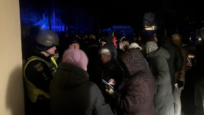 Російський БпЛА влучив у багатоповерхівку в Чернігові Російський БпЛА влучив у багатоповерхівку в Чернігові