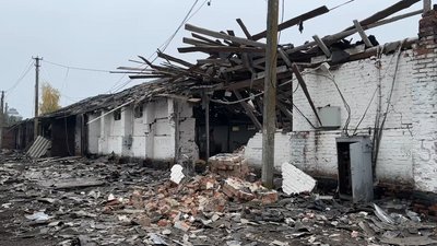 "Залишили нас без грошей і без посівного матеріалу": наслідки атаки дронів РФ на Новгород-Сіверський елеватор "Залишили нас без грошей і без посівного матеріалу": наслідки атаки дронів РФ на Новгород-Сіверський елеватор