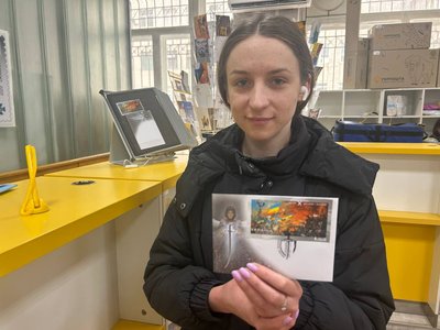 У Житомирі погасили марку "Мечем і волею" до четвертої річниці повномасштабної війни У Житомирі погасили марку "Мечем і волею" до четвертої річниці повномасштабної війни