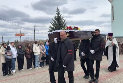 У Кривому Розі попрощалися із дев’ятирічним Германом Тріпольцем, який загинув унаслідок ракетної атаки РФ 4 квітня У Кривому Розі попрощалися із дев’ятирічним Германом Тріпольцем, який загинув унаслідок ракетної атаки РФ 4 квітня