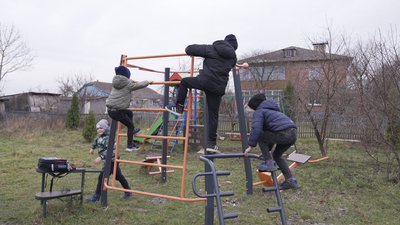 В селі на Вінниччині мешкає 18 родин ВПО із Харківщини, Сумщини, Донеччини та Дніпропетровщини: репортаж В селі на Вінниччині мешкає 18 родин ВПО із Харківщини, Сумщини, Донеччини та Дніпропетровщини: репортаж