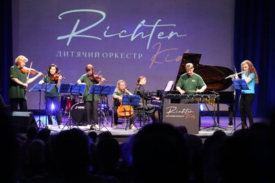 Диригента дитячого міського оркестру "Richter Kids" у Житомирі відсторонили від посади — колектив продовжить роботу Диригента дитячого міського оркестру "Richter Kids" у Житомирі відсторонили від посади — колектив продовжить роботу