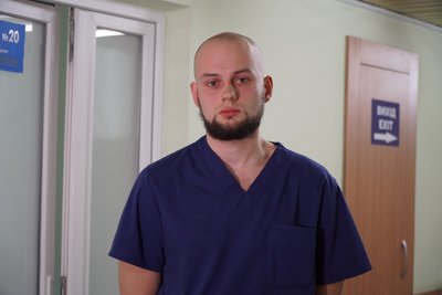 "Вікна вилетіли, але ми продовжили". Лікар з Дніпра робив операцію під обстрілами "Вікна вилетіли, але ми продовжили". Лікар з Дніпра робив операцію під обстрілами