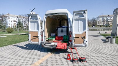 Обладнання для ремонту автомобілів для ремонтного підрозділу 93-ї бригади "Холодний Яр" Краматорськ Донецька область 4 квітня 2025 рік