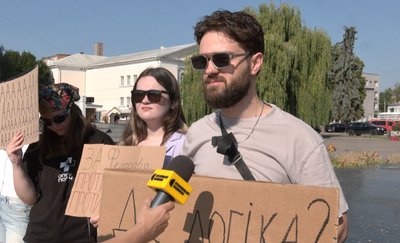 Лучани вийшли на акцію проти відставки Федорова з посади міністра оборони Лучани вийшли на акцію проти відставки Федорова з посади міністра оборони