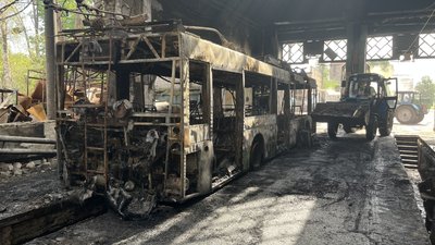 Тролейбусне депо у Слобідському районі Харкова зазнало атаки "Шахедів", пошкоджені тролейбуси Тролейбусне депо у Слобідському районі Харкова зазнало атаки "Шахедів", пошкоджені тролейбуси