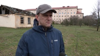 Палати без вікон та з дірявими стінами: як живе прикордонна Семенівська лікарня, яку регулярно обстрілюють росіяни Палати без вікон та з дірявими стінами: як живе прикордонна Семенівська лікарня, яку регулярно обстрілюють росіяни
