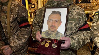 У Полтаві попрощалися із загиблими солдатами Олександром Галактiоновим та Василем Некрасовим У Полтаві попрощалися із загиблими солдатами Олександром Галактiоновим та Василем Некрасовим