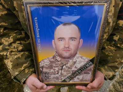 У Полтаві попрощалися із воїнами, які загинули обороняючи Україну У Полтаві попрощалися із воїнами, які загинули обороняючи Україну