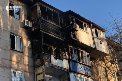 Масштабна пожежа в Одесі: три квартири пошкодило вогнем, травмувався чоловік