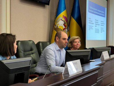 Покриють потреби будь-якого міста чи села: громадам Київщини представили каталог української техніки