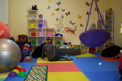 У волонтерському центрі «Плурітон» у Сумах працює кімната для психоемоційного розвантаження У волонтерському центрі «Плурітон» у Сумах працює кімната для психоемоційного розвантаження
