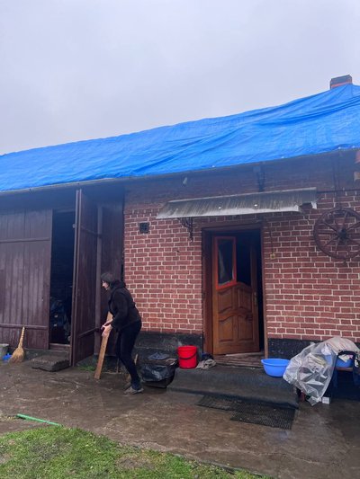 "Без вікон, повна хата уламків, скла" — у передмісті Львова через ракетні удари пошкоджені приватні будинки "Без вікон, повна хата уламків, скла" — у передмісті Львова через ракетні удари пошкоджені приватні будинки