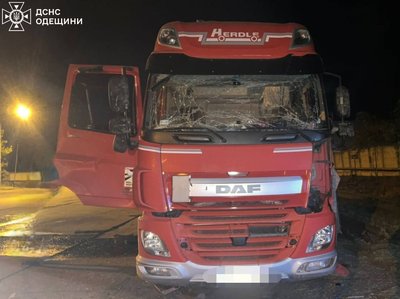 Атака дронів на Одещину: поранено чоловіка, є руйнування в Одесі та Чорноморську Атака дронів на Одещину: поранено чоловіка, є руйнування в Одесі та Чорноморську